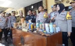  Polisi Sita Ratusan Petasan dan Balon Udara saat Tradisi Syawalan di Pekalongan<