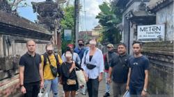 3 WNA Rusia Ditangkap Imigrasi Bali, Diduga Berpose Tak Pantas di Pura Besakih