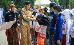 Hardiknas 2023, Ganjar Berharap Jateng Terus Lahirkan Program Revolusioner Pendidikan<