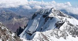 Pesona Gunung Carstensz di Papua, Punya Salju Abadi dengan Pemandangan Luar Biasa!