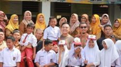 Kapolda Riau dan Danrem Peringati Hardiknas Bersama Ratusan Siswa SD