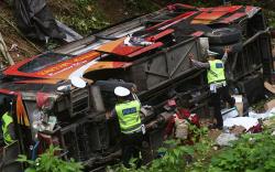 Polisi Olah TKP Kecelakaan Bus Masuk Jurang Bawa Santri Ponpes Gontor