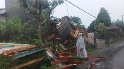 Angin Puting Beliung Rusak Puluhan Rumah di Cidahu Sukabumi