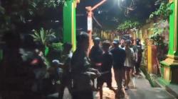 Tawuran Kelompok Remaja di Makassar Pecah, 2 Warga Kena Busur Panah hingga 2 Mobil Rusak<