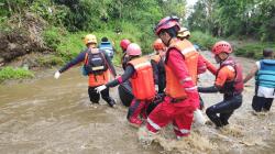 Petugas Survei Jembatan yang Terseret Arus Sungai Cimahi Sukabumi Ditemukan Tewas<