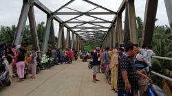 Motor Ditinggalkan di Atas Jembatan, Perempuan Terjun ke Sungai Batanghari