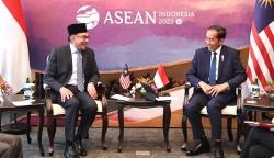 Presiden Jokowi Bertemu Anwar Ibrahim, Tekankan Pentingnya Perlindungan PMI di Malaysia