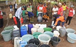 Distribusi Air Bersih untuk Warga Situbondo