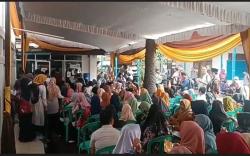 Ratusan Calon Guru PPPK Antre Pemberkasan di BKD Sumsel, Ada yang Datang Sejak Subuh<
