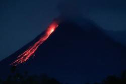 Gunung Merapi Muntahkan 4 Kali Guguran Lava Pijar Sejauh 1,5 Kilometer Pagi ini
