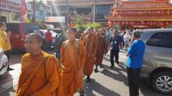 Kisah 32 Biksu asal Thailand Jalan Kaki Ke Candi Borobudur, Istirahat Sebentar di Bekasi