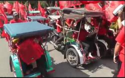 Daftarkan Bacaleg, PDIP Palembang Konvoi Becak Motor ke Kantor KPU