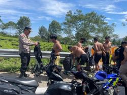 Konvoi Motor Tanpa Pakai Baju di Puncak, Puluhan Orang Ditangkap Polisi