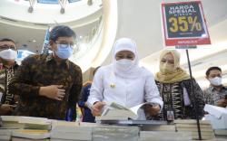 Gubernur Jawa Timur Dorong Peningkatan Minat Baca Masyarakat dan Tangkis Berita Hoaks<