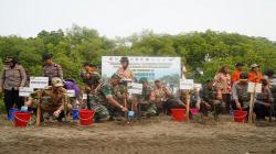 Pangdam Siliwangi dan Prajurit Tanam Mangrove di 17 Titik Pantai se-Jabar dan Banten
