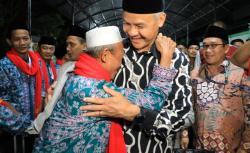  Kisah Untung Suratno, Penjual Tempe Asal Grobogan Berangkat Haji berkat Menabung Tiap Hari 