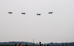 Pesawat Tempur TNI AU Latihan Jalak Sakti di Langit Palembang