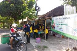 Pedagang Jamu Desa Wisata Kiringan Bagi-Bagi Jamu Gratis, 30 Menit Langsung Ludes