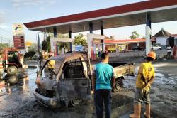 Gegara Main HP saat Mengisi BBM di SPBU, Pikap Ludes Terbakar