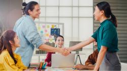 Contoh Dialog Introduction Bahasa Inggris Beserta Artinya