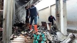 Labfor Polda Jatim Olah TKP Kebakaran Pasar Arjosari Pacitan yang Hanguskan 14 Kios