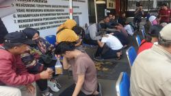 Di Hadapan Orang Tua, Anggota Geng Motor di Cimahi Sujud dan Nangis<
