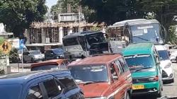 Kendaraan Wisatawan Membeludak ke Lembang KBB, Dominan Nopol Jabodetabek<