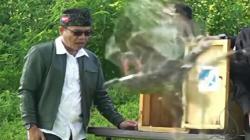 2 Elang Brontok Dilepasliarkan di TWA Kawah Kamojang Bandung<