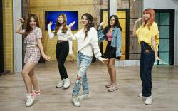 Gaya Girl Band SUN Bawa Lagu Single Surat Cinta Karya Vina Panduwinata