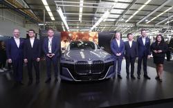 Tampilan BMW Seri 7 Terbaru Rakitan Indonesia
