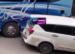 Detik-detik Kijang Innova Disenggol Bus di Sitinjau Lauik, Netizen: Bodi Morodadi Prima Mah Geli-geli Lawan Innova