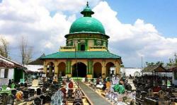 Kisah Asta Tinggi, Kompleks Makam Raja-Raja Sumenep yang Dikenal Punya Aura Magis <