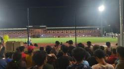 Warga Surabaya Antusias Lihat Timnas Latihan di Lapangan THOR<