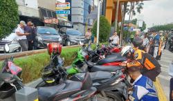 Dishub Depok Gencarkan Razia Parkir Liar di Margonda, Belasan Pengemudi Disanksi <