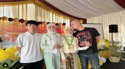 Intip Potret Mulan Jameela dan Ahmad Dhani Hadir di Acara Kelulusan Sang Putri