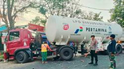 Kecelakaan di Sampang, Pikap dan Truk Tangki Elpiji Adu Banteng akibat Gagal Nyalip