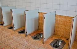 Toilet Umum SPBU di China Tanpa Pintu, Orang Indonesia yang Pakai Pasti Terasa Aneh