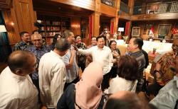 Minggu Santai, Prabowo Ngopi Bareng Pemimpin Redaksi Media Nasional di Hambalang