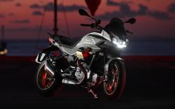 Moto Guzzi Rilis V100 Mandello Aviazionne Navarre, Tampil ala Jet Tempur
