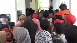 Demi Daging Kurban, Ribuan Warga Rela Antre Berjam-jam di Masjid Agung Cimahi