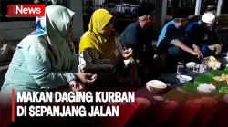 Gelar Kenduri Iduladha, Ratusan Warga di Jambi Makan Daging Kurban di Sepanjang Jalan