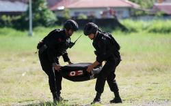 Tim Jibom Gegana Musnahkan 10 Botol Bom Ikan Rakitan dan Ranjau Aktif
