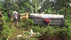 Kecelakaan di Purwakarta Hari Ini, Truk Tangki Terjun ke Jurang 50 Meter Hebohkan Warga