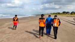 Dua Wisatawan Terseret Arus di Pantai Barat Pangandaran, 1 Orang Selamat 1 Hilang<