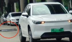 Gawat! Baterai Mobil Listrik China Ini Copot di Tengah Jalan