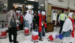  Alhamdulillah, Jemaah Haji Kloter Pertama Debarkasi Solo Tiba di Asrama Haji Donohudan<