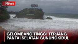 Gelombang Tinggi Terjang Pantai Selatan Gunungkidul, Satu Kapal Nelayan Karam