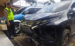 Kecelakaan Hari Ini di Malang, Mobil Xpander Tabrak 7 Motor, 3 Luka Orang Luka 