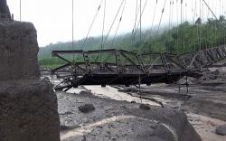 Kondisi Sejumlah Jembatan Putus Diterjang Banjir Lahar Hujan Gunung Semeru