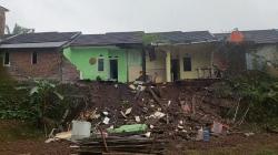 1 Rumah Hancur Terseret Longsor di Manonjaya Tasikmalaya, Penghuni Selamat<
